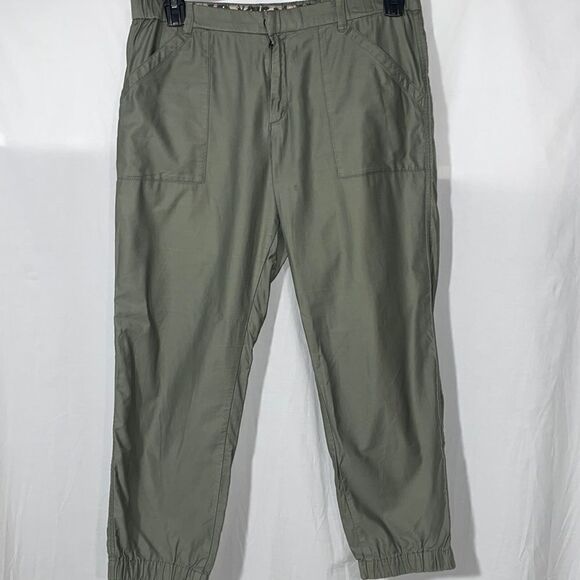Uniqlo Green Capris  - Picture 1 of 9